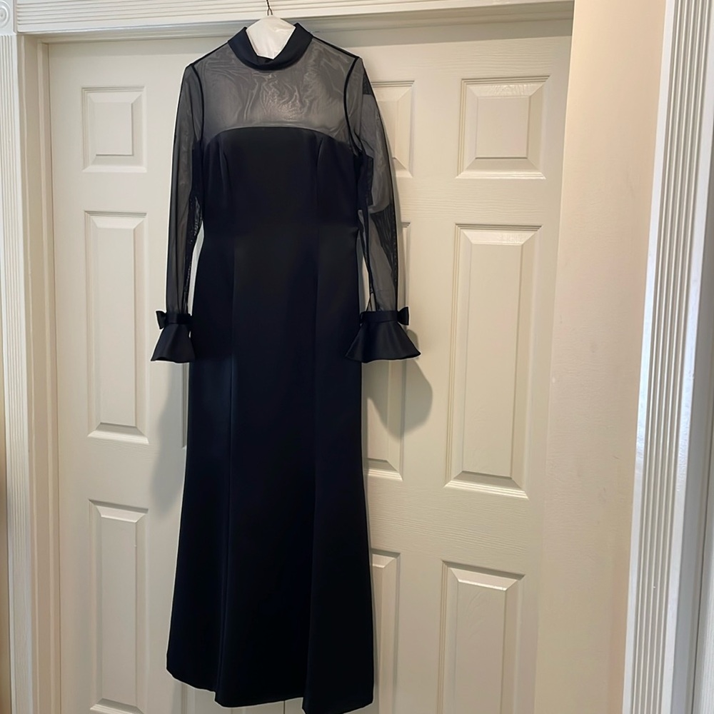 Designer gown has Jackie O vibe size 10